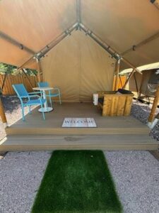 straight look in to buffalo bicycle lodge resort